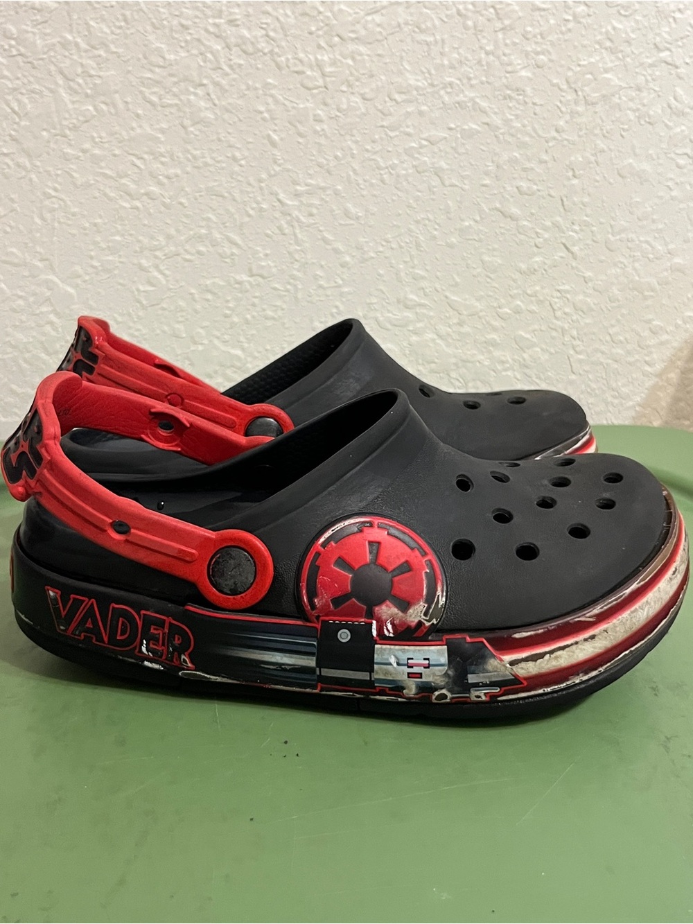 Crocs Star Wars Darth Vader Shoe Clogs Childs Size J2 Black/Red Disney Slip On